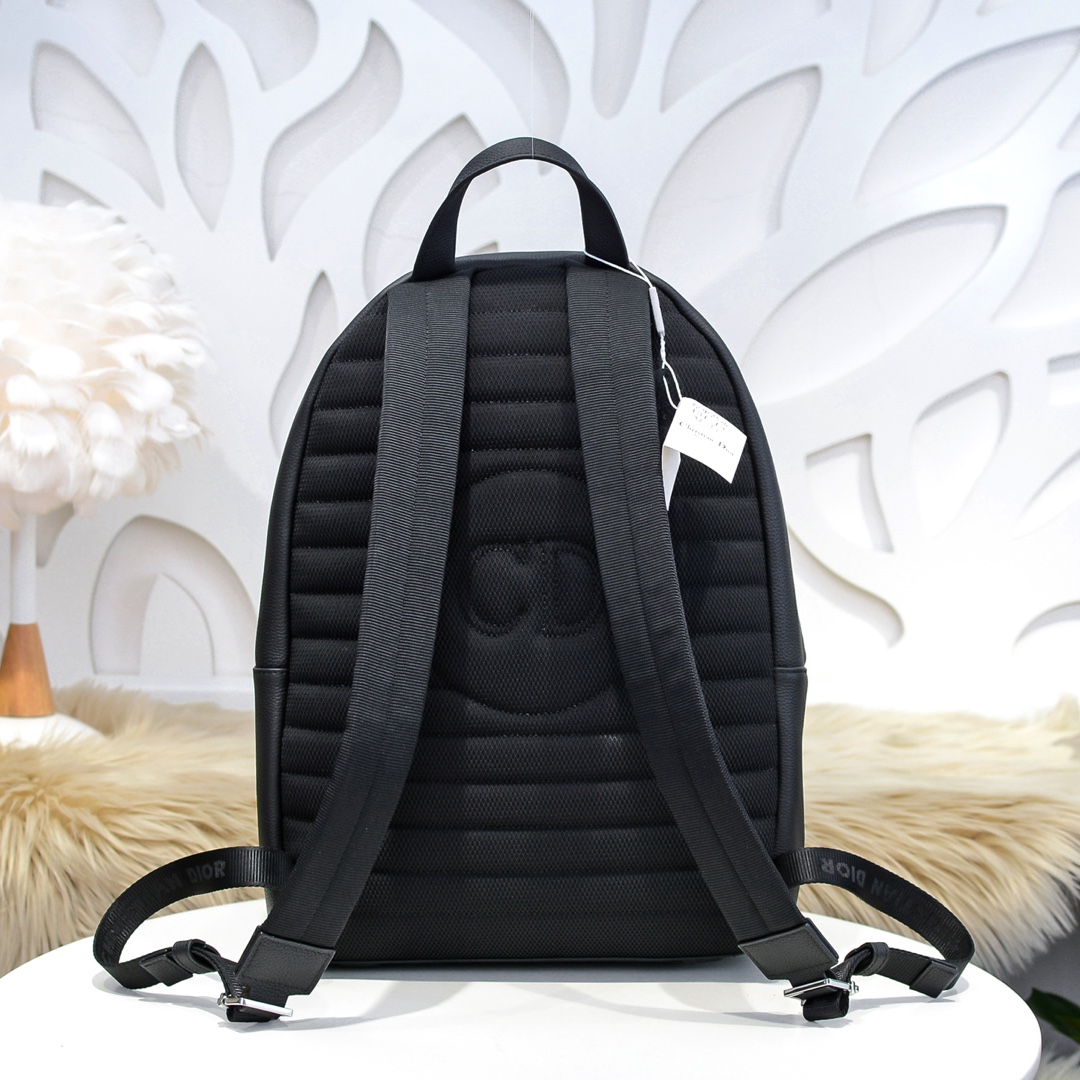 D10r backpack leather black 30 x 42 x 15 cm