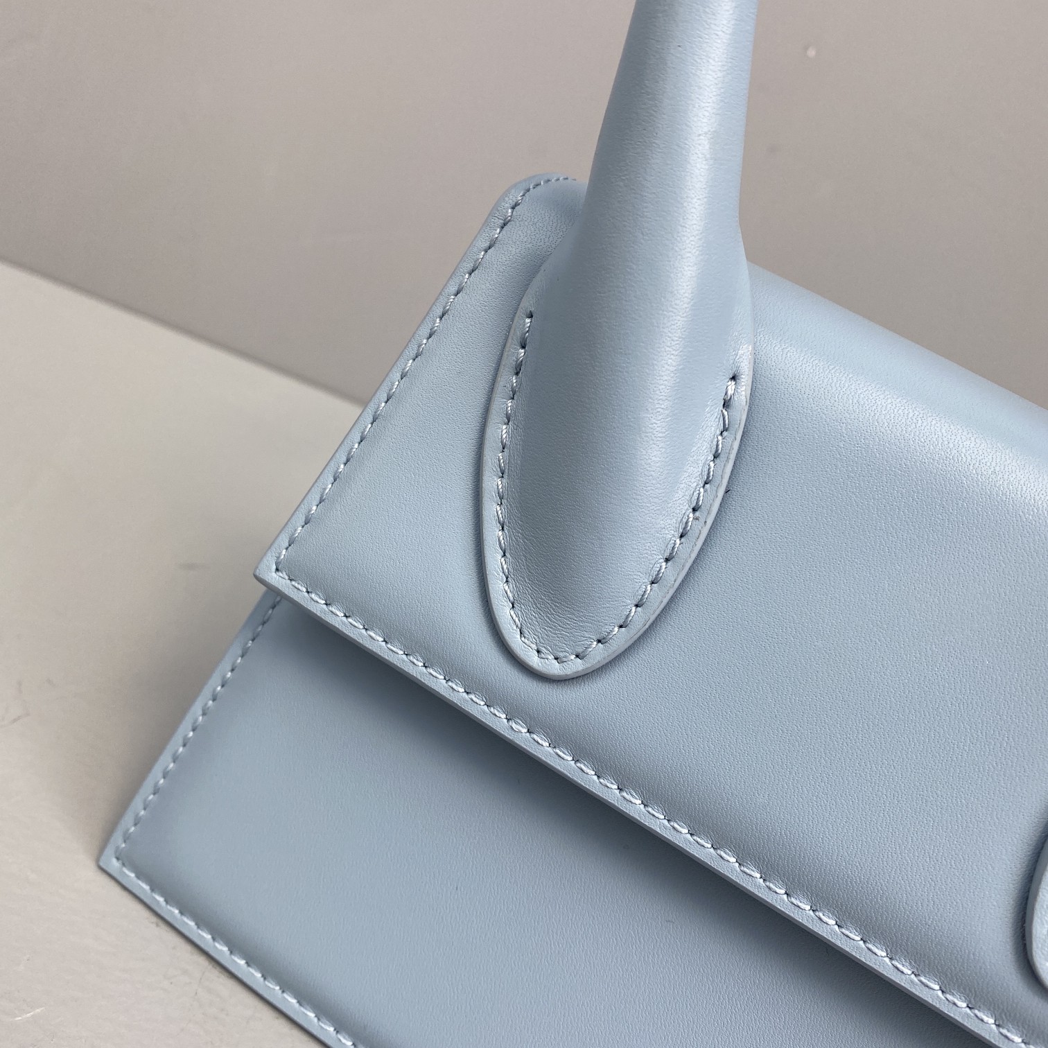 JACQUEMUS SMALL Le Chiquito Leather Light Blue 213BA02 18 x 15.5 x 8 cm
