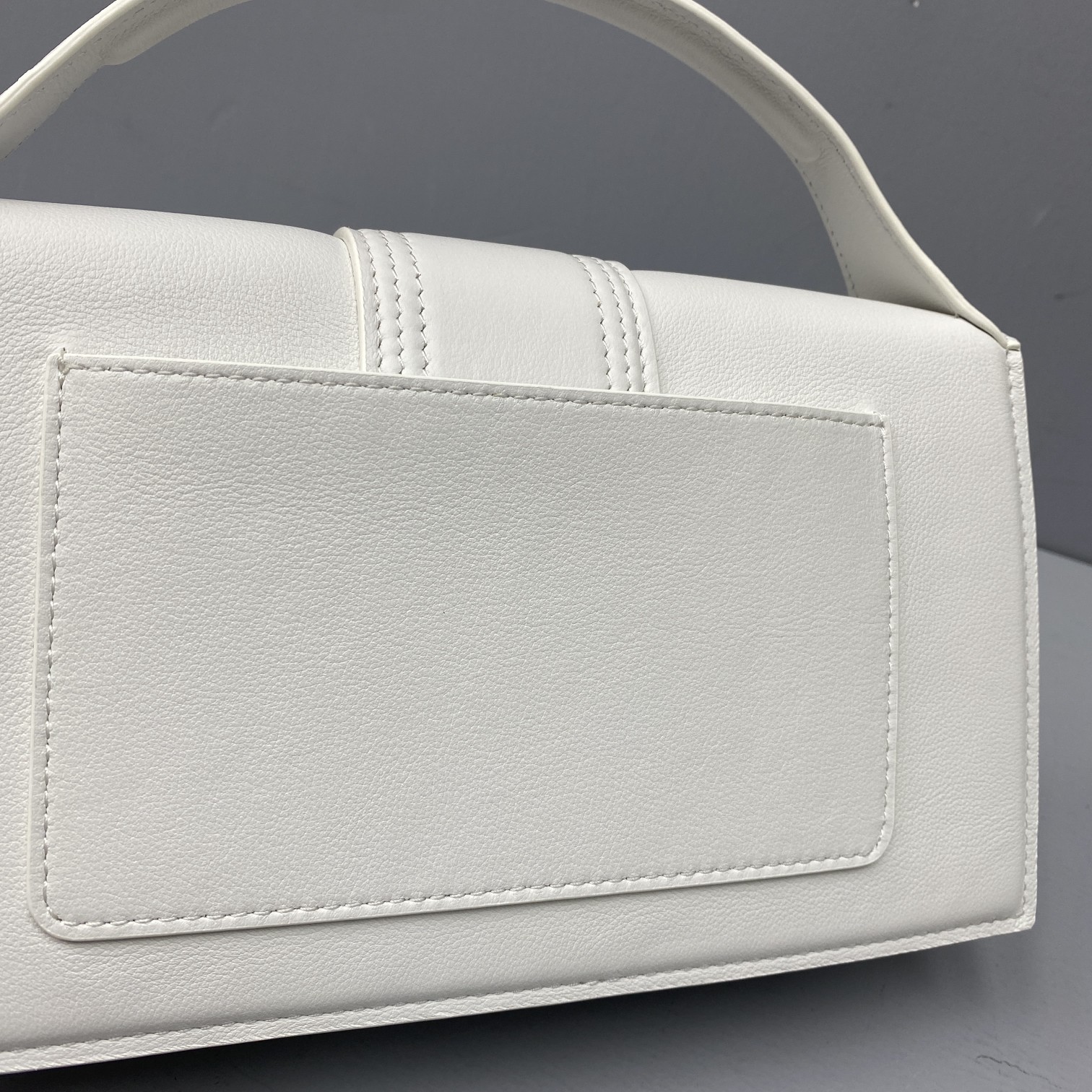 JACQUEMUS Le grand Bambino Leather White 213BA07 24 x 13 x 7 cm