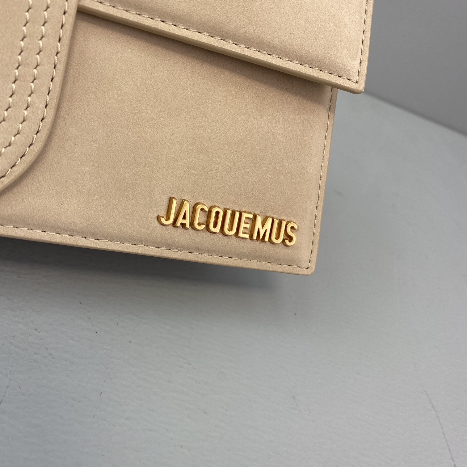 JACQUEMUS Le grand Bambino Velvet Beige 213BA07 24 x 13 x 7 cm
