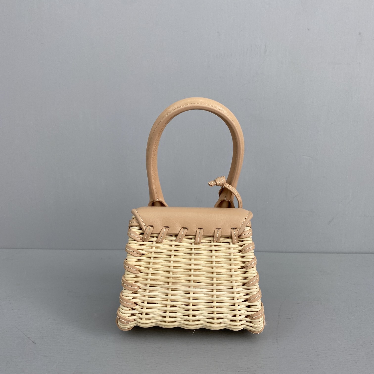 JACQUEMUS MINI Le Chiquito In Leather And Rattan Creme 211BA01 12 x 8 x 5 cm
