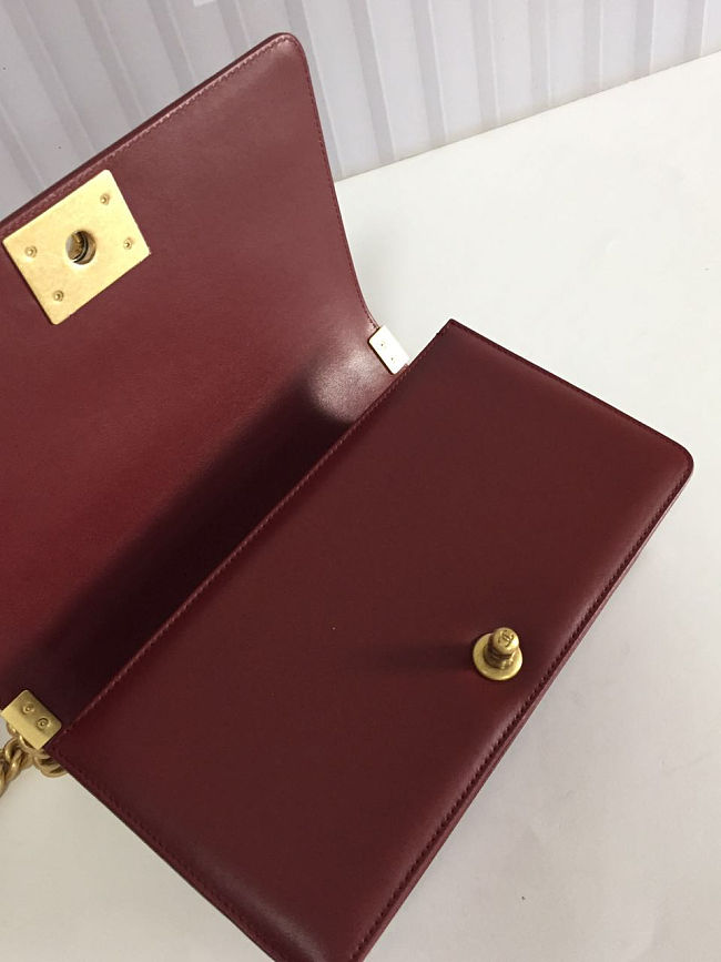 Ch**el medium chevron mix leather flap boy bag red a67086 25 x 16 x 9 cm