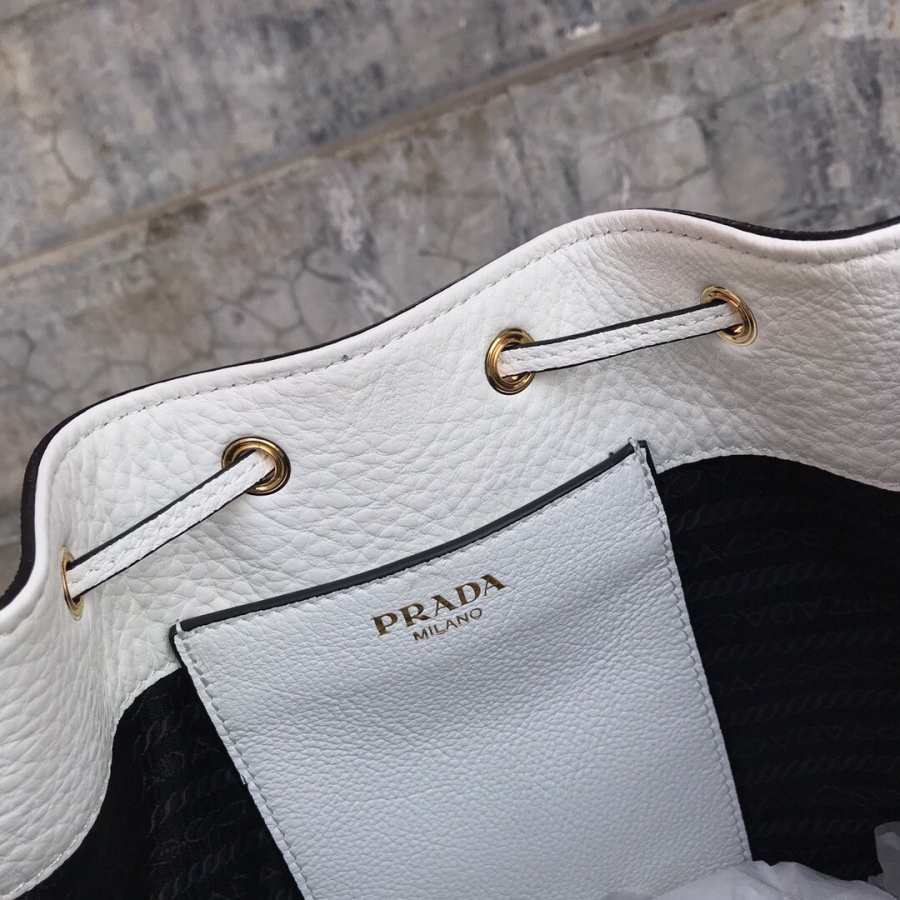 Pra*a bucket leather white 1ba018 18 x 23 x 13 cm