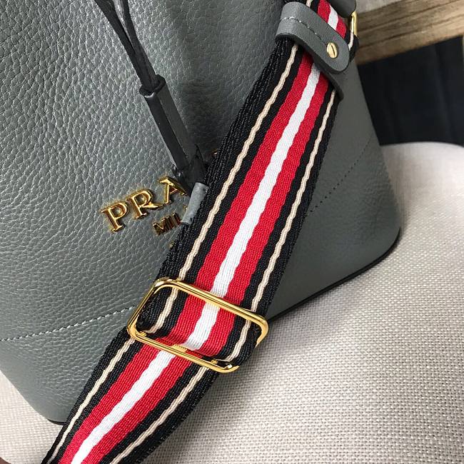 Pra*a bucket leather gray 1ba018 18 x 23 x 13 cm