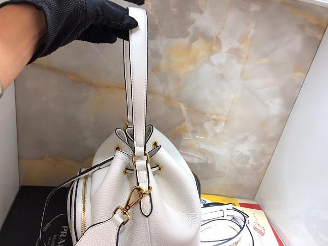 Pra*a bucket bag with metal logo and shoulder strap white 1be030 21 × 25 × 15 cm