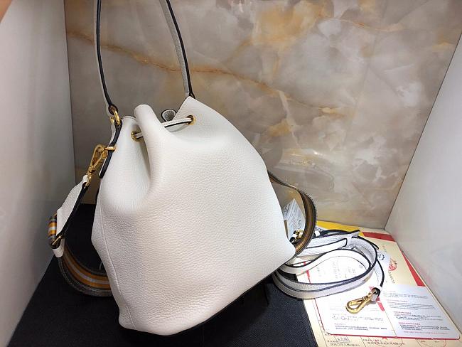 Pra*a bucket bag with metal logo and shoulder strap white 1be030 21 × 25 × 15 cm
