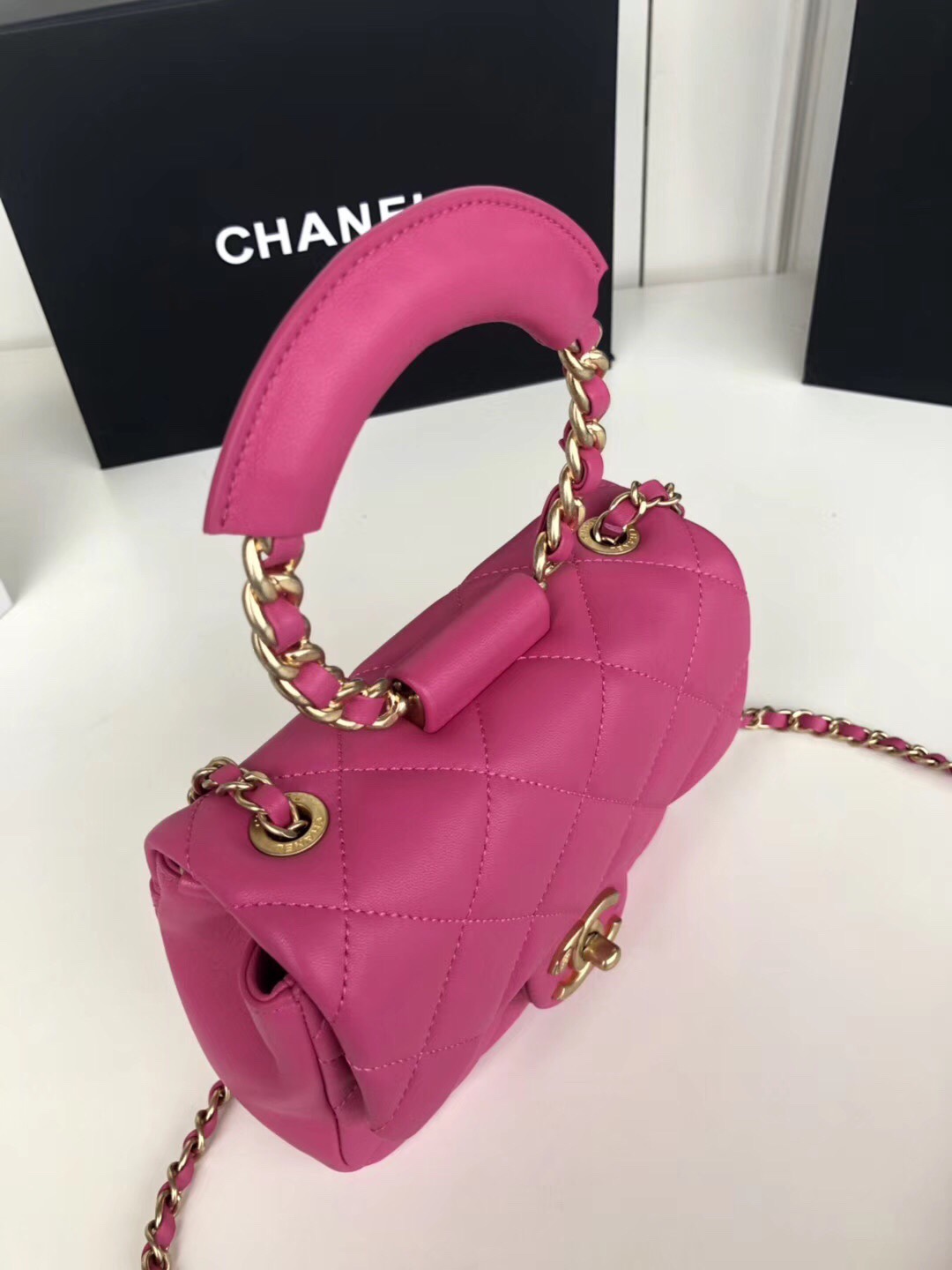Ch**el small circular handle bag lambskin pink as1357 20 x 18 x 7.5 cm