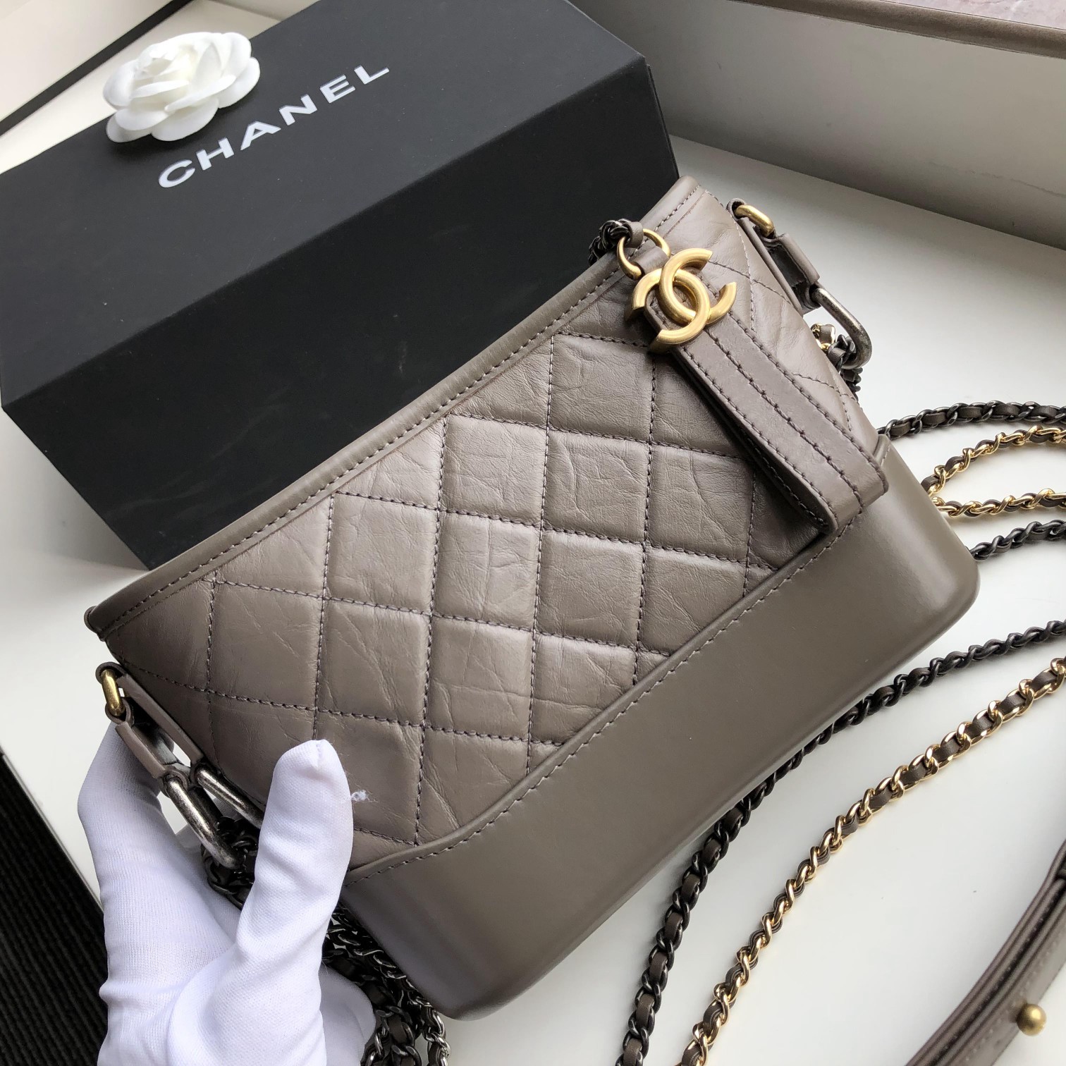 Ch**el small gabrielle hobo bag aged calfskin grey a91810 20 x 15 x 8 cm