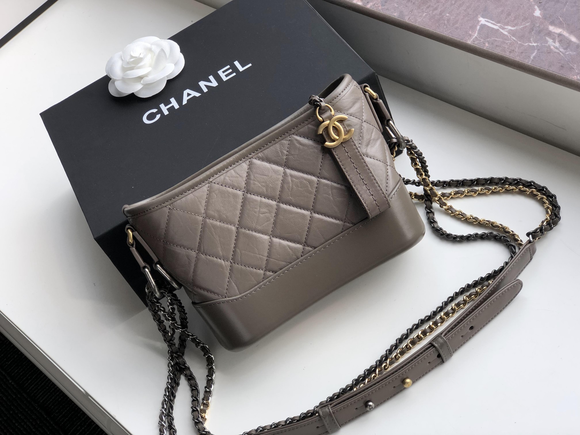 Ch**el small gabrielle hobo bag aged calfskin grey a91810 20 x 15 x 8 cm