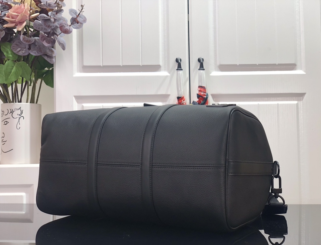 l0vis Vvtt0n keepall bandouliÈre 40 leather black m57088 42 x 26 x 20 cm