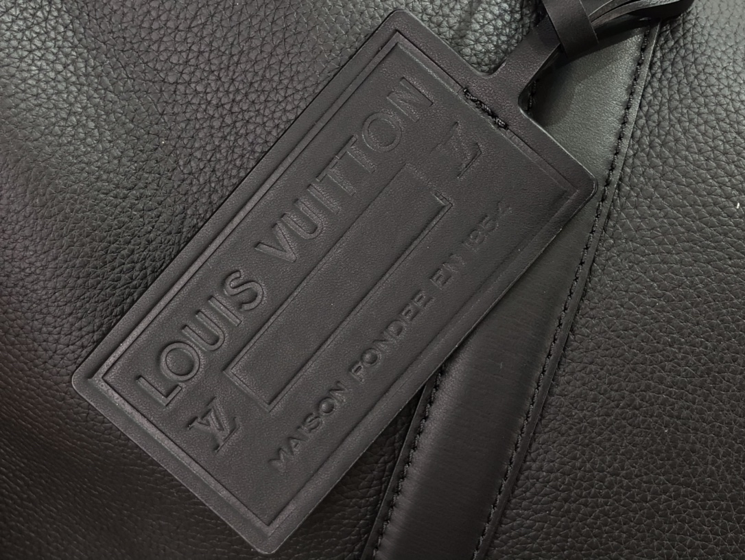 l0vis Vvtt0n keepall bandouliÈre 40 leather black m57088 42 x 26 x 20 cm