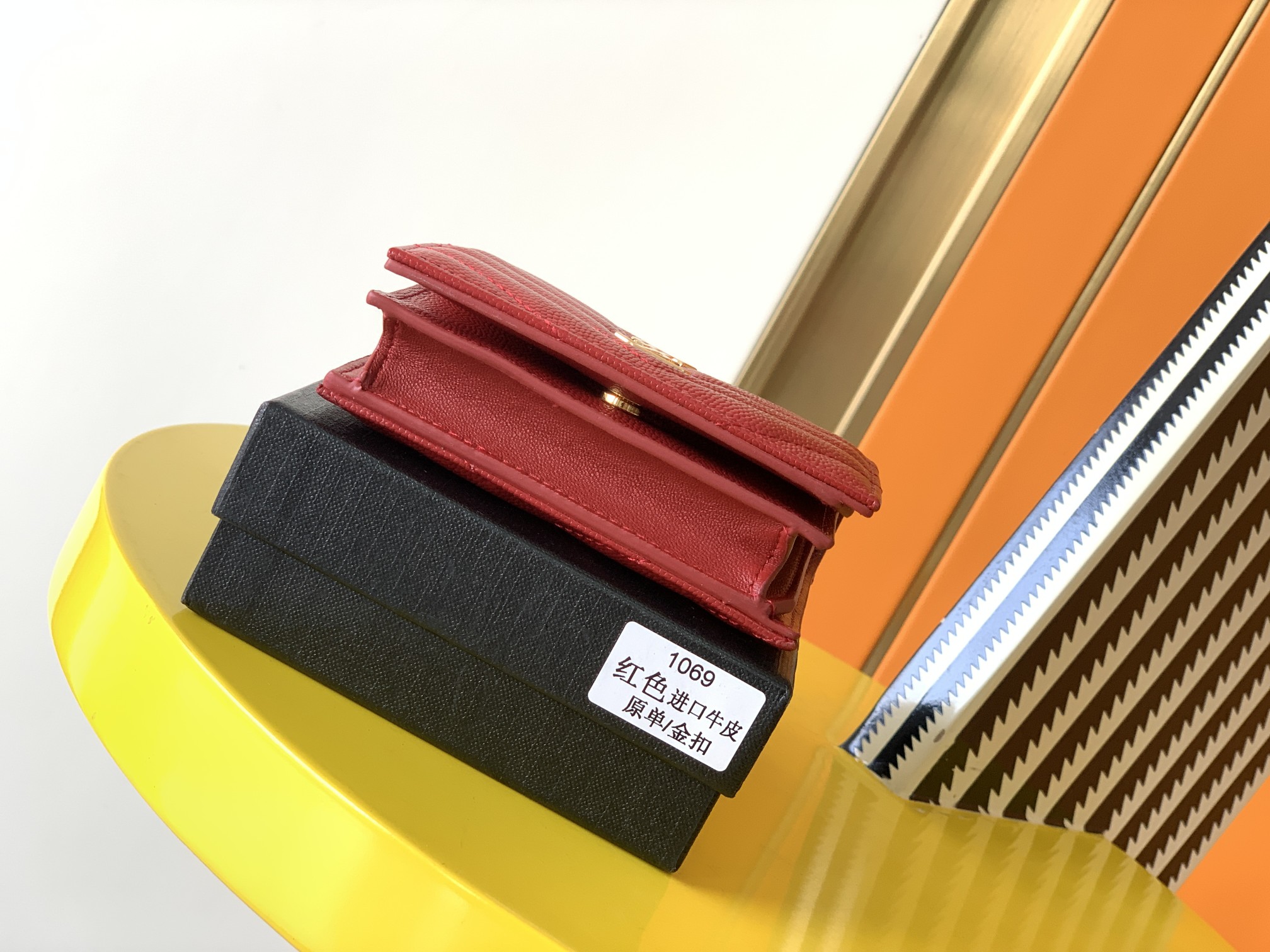 Y51 monogram card case in grain de poudre embossed leather red 530841 11 x 8.5 x 3 cm