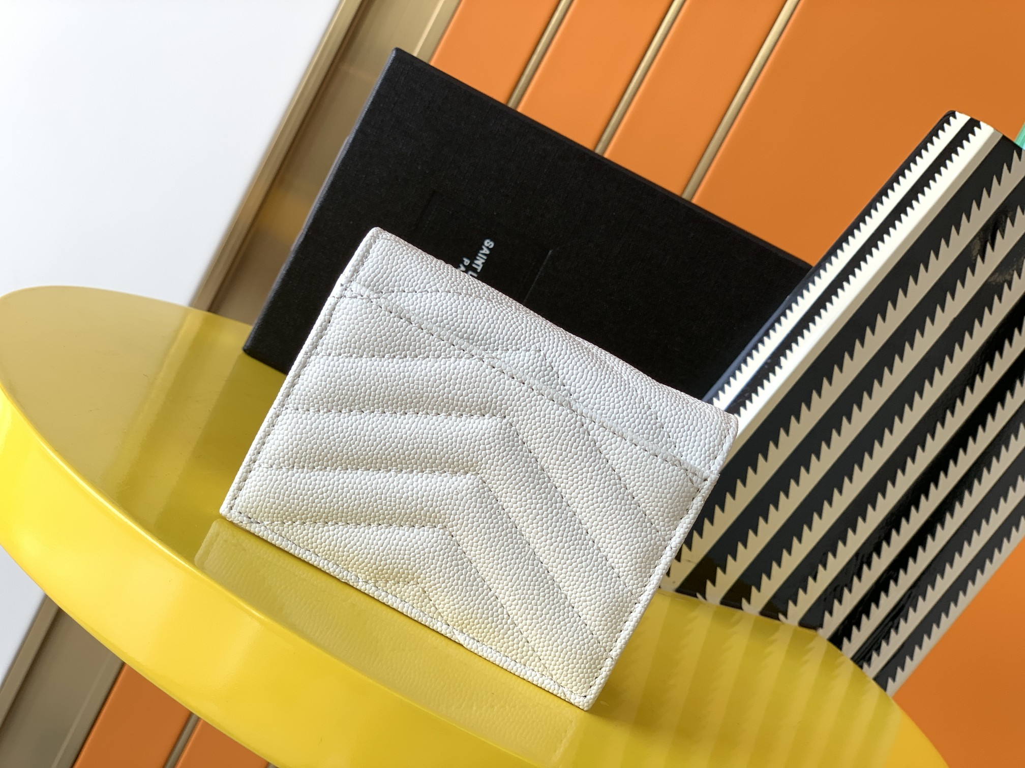 Y51 monogram card case in grain de poudre embossed leather white 530841 11 x 8.5 x 3 cm