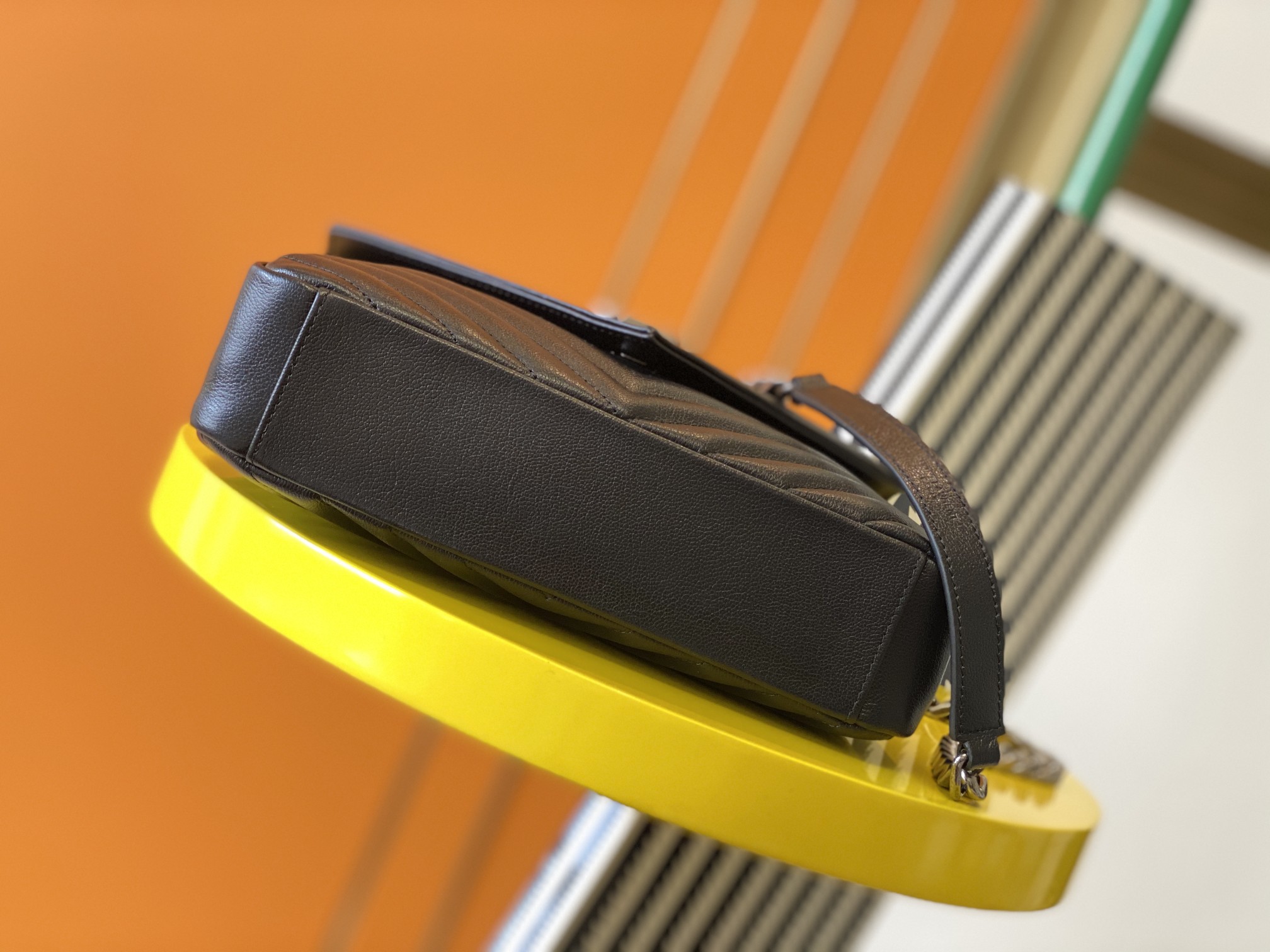 Y51 medium college in quilted leather silver metal black 600279 24 x 17 x 6.5 cm