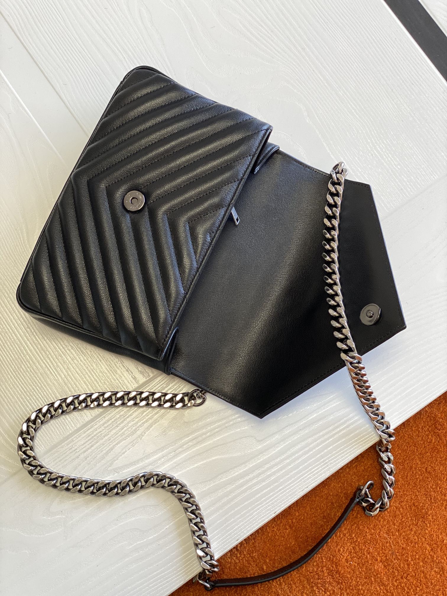 Y51 medium college in quilted leather silver metal black 600279 24 x 17 x 6.5 cm