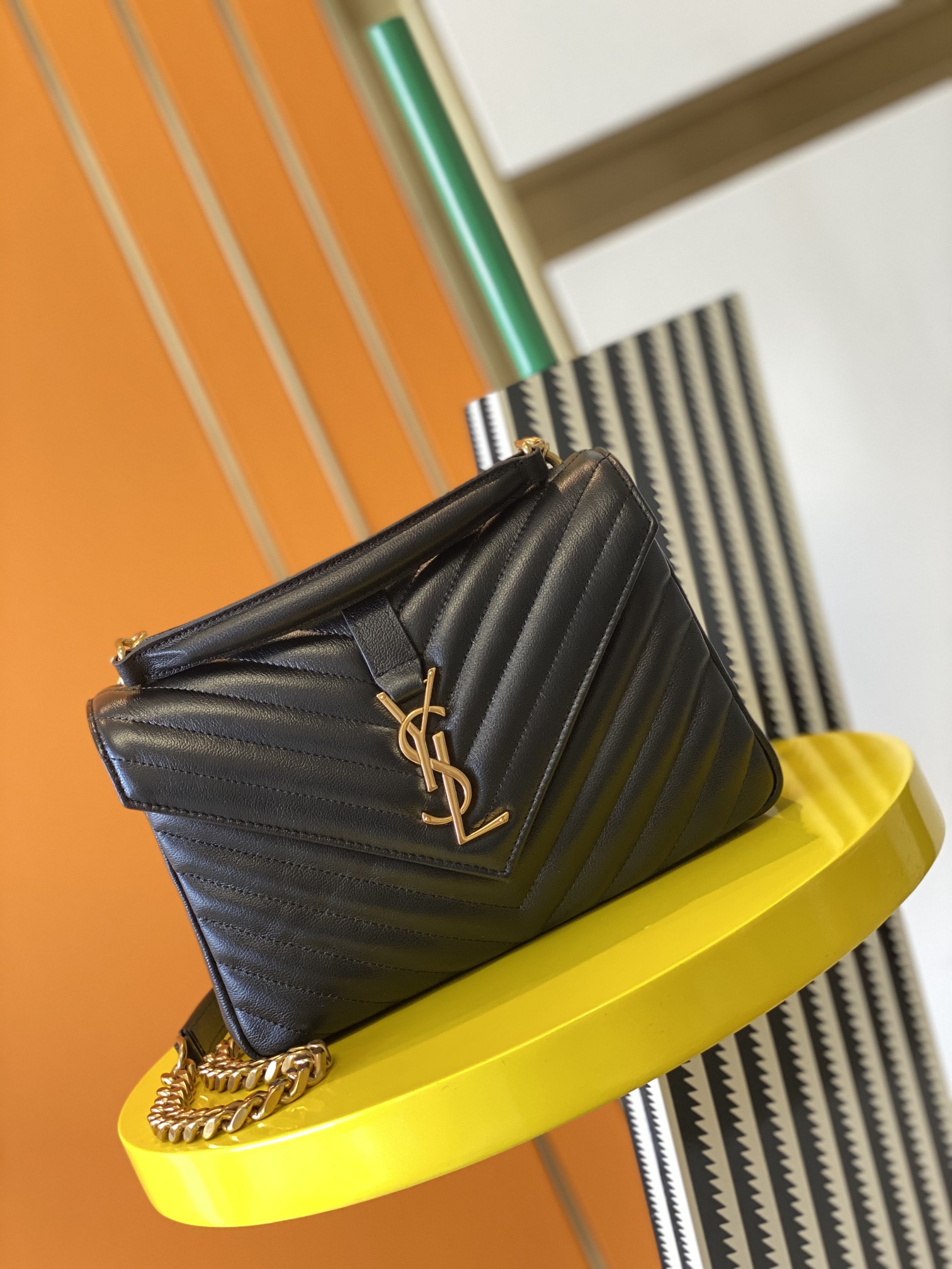 Y51 medium college in quilted leather golden metal black 600279 24 x 17 x 6.5 cm