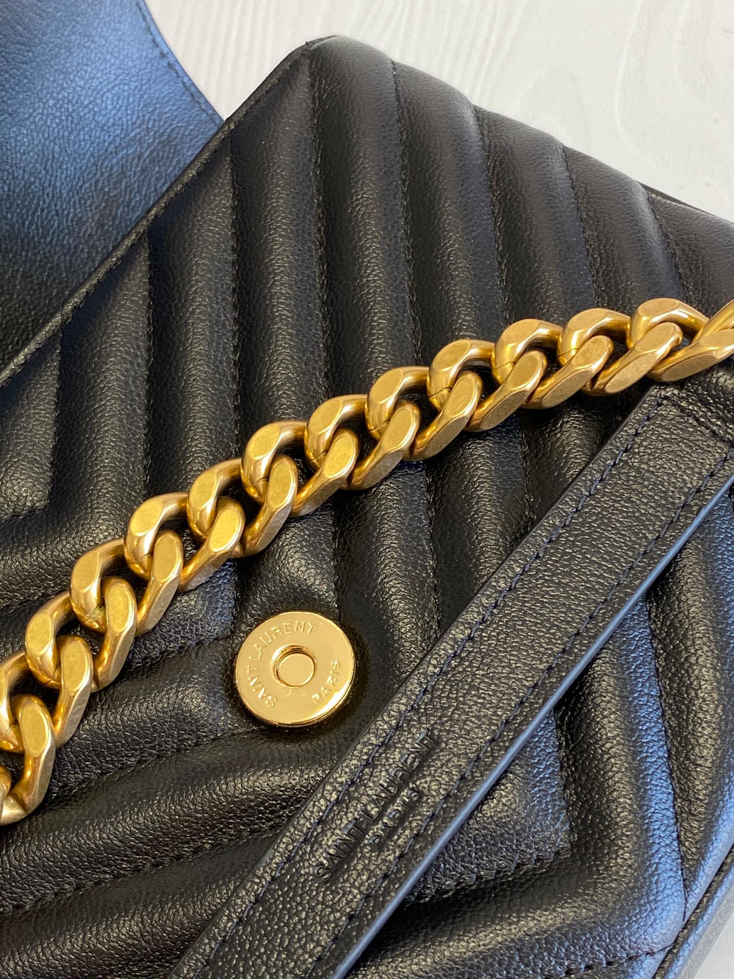 Y51 medium college in quilted leather golden metal black 600279 24 x 17 x 6.5 cm