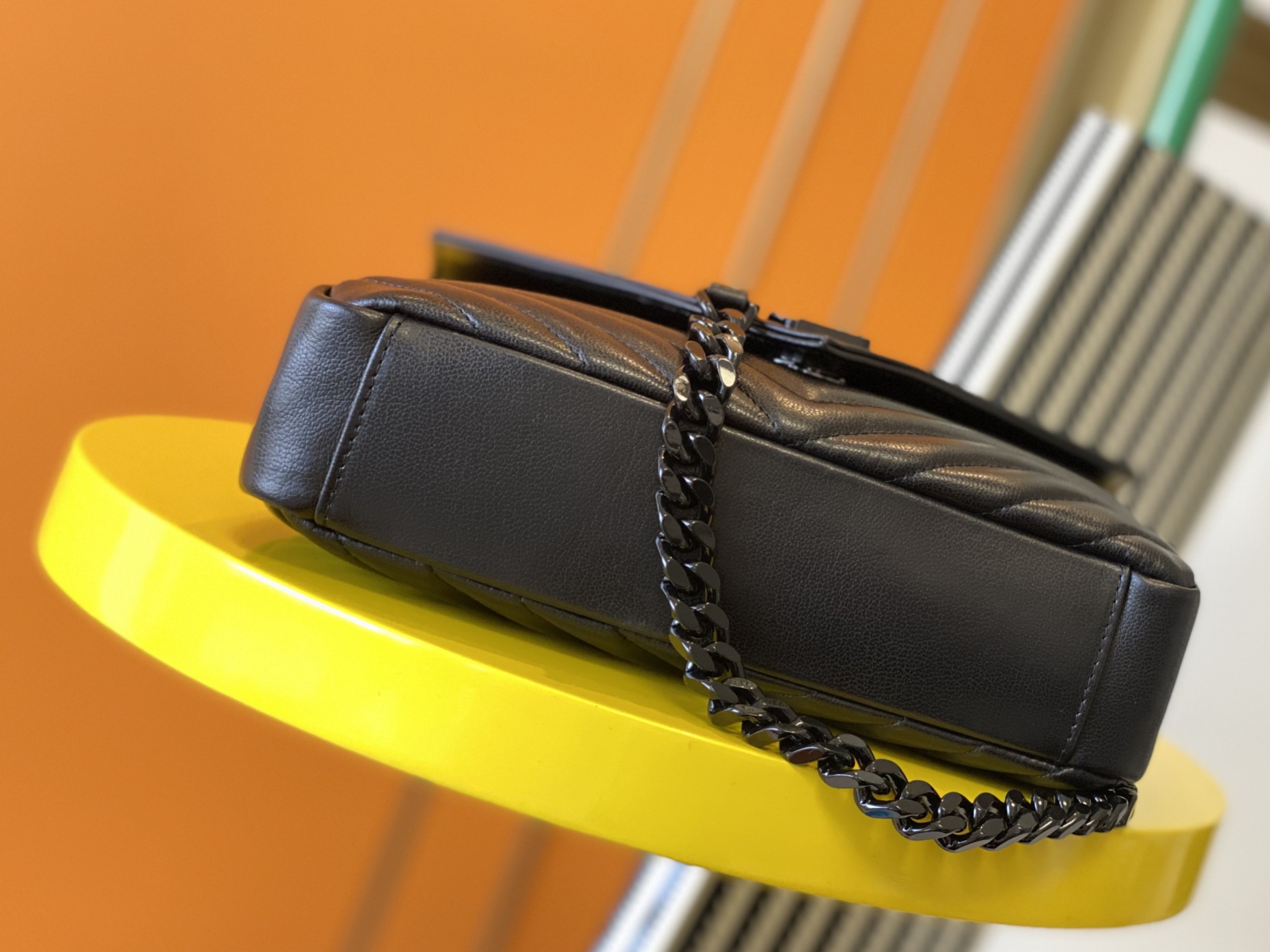 Y51 medium college in quilted leather black metal black 600279 24 x 17 x 6.5 cm