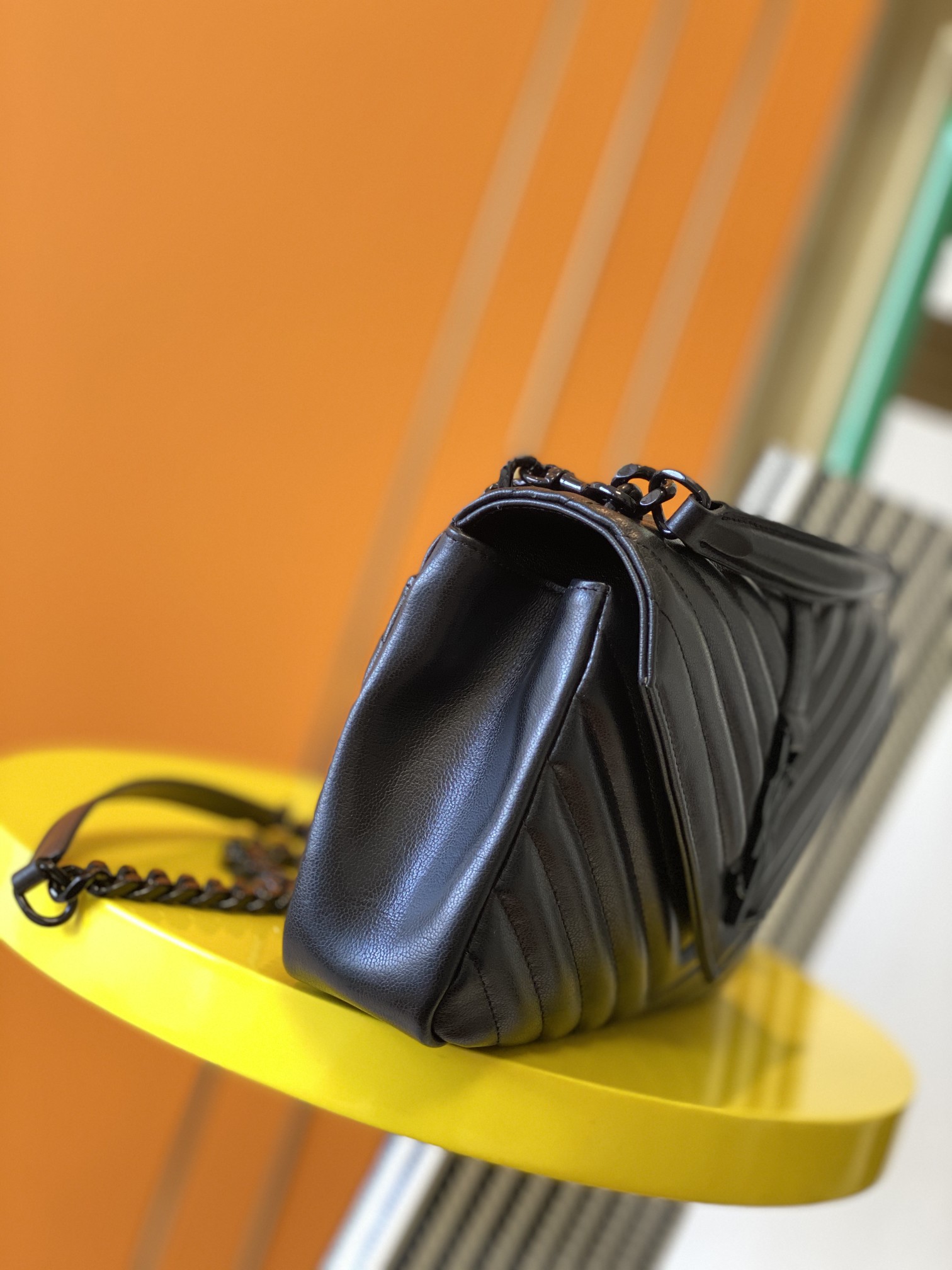 Y51 medium college in quilted leather black metal black 600279 24 x 17 x 6.5 cm