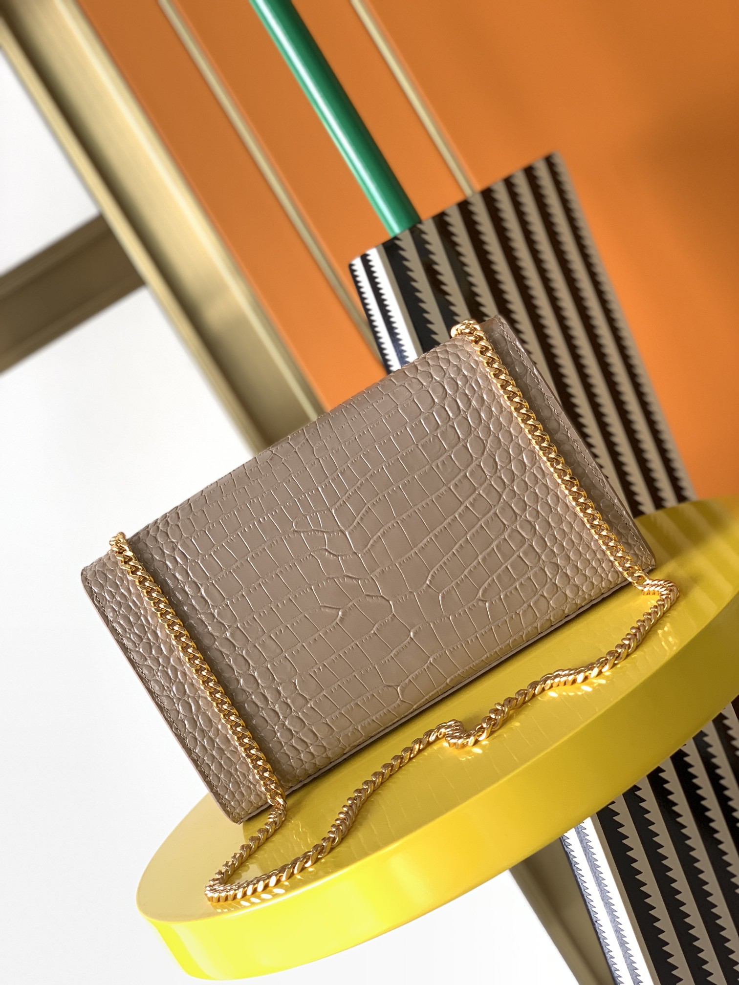 Y51 medium kate with tassel in crocodile-embossed shiny leather beige 354119 24 x 14.5 x 5.5 cm