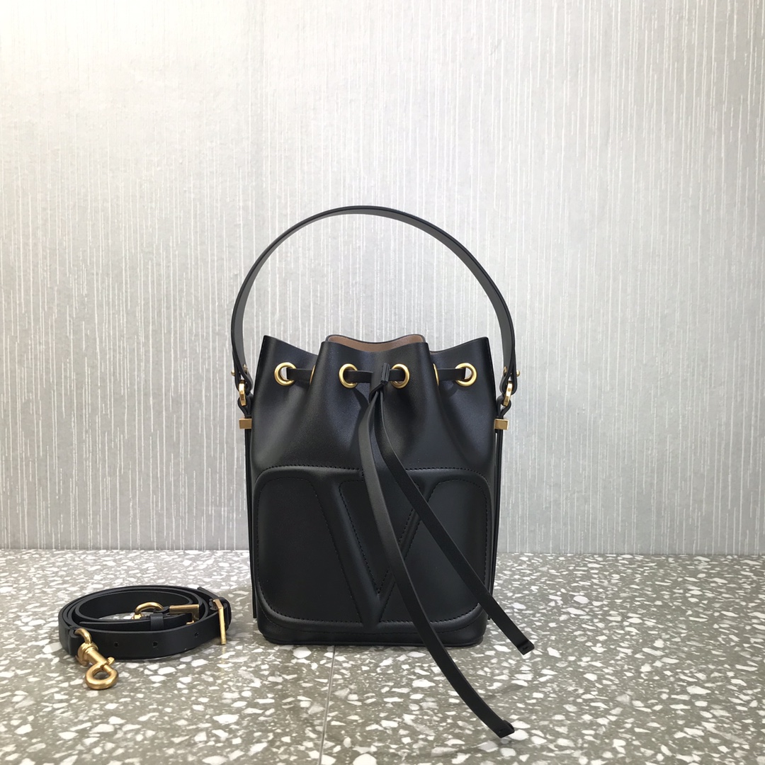 Va1e*ntin0 vlogo walk bucket bag calfskin leather black uw2b0g54qel 18 x 20.5 x 10 cm