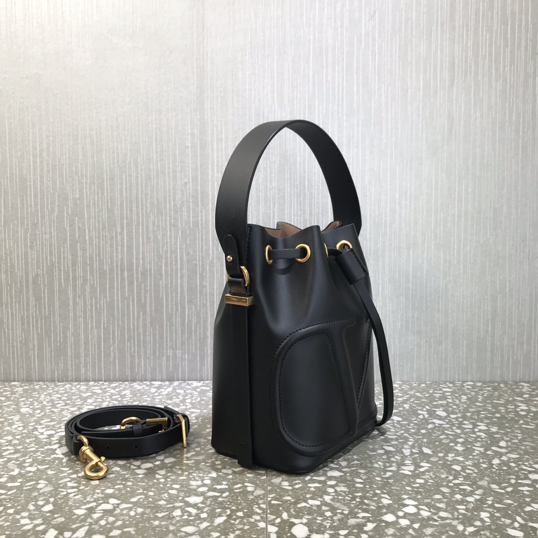 Va1e*ntin0 vlogo walk bucket bag calfskin leather black uw2b0g54qel 18 x 20.5 x 10 cm