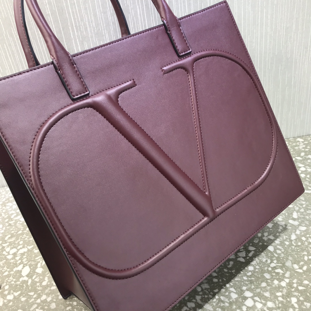 Va1e*ntin0 medium garavanivlogo walk tote bag calfskin leather burgundy uw2b0h22 31 x 27 x 16 cm