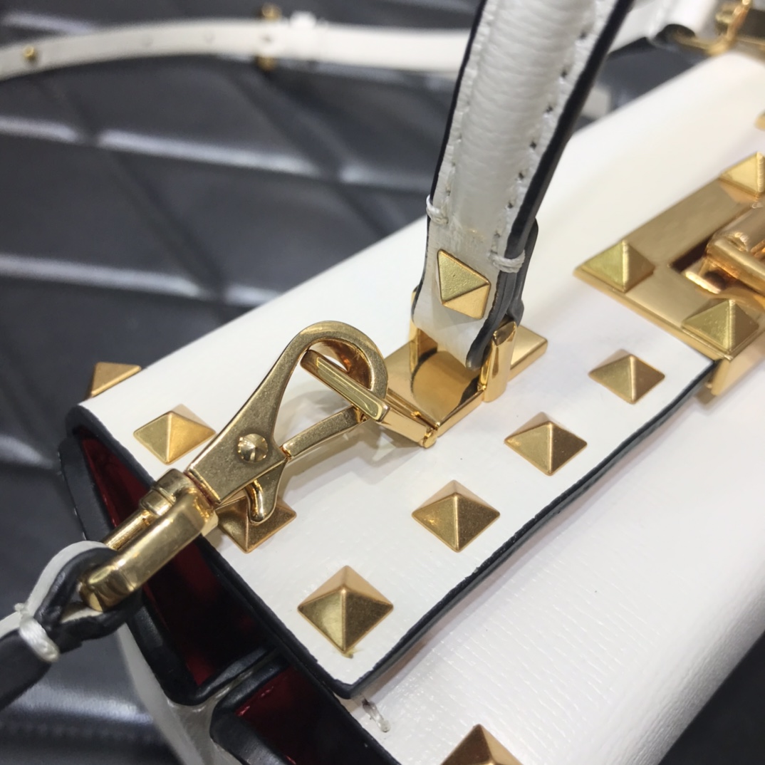 Va1e*ntin0 rockstud alcove grainy calfskin box bag white ww2b0j73wax 19 x 12 x 8 cm