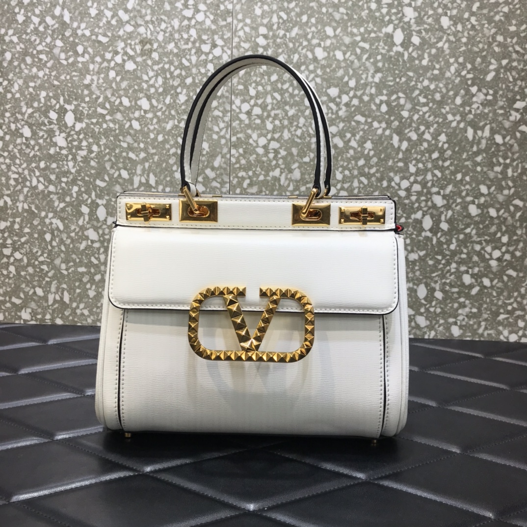 Va1e*ntin0 medium rockstud alcove handbag in grainy calfskin white ww2b0j41bqz 23 x 20 x 6 cm