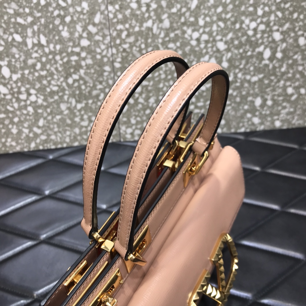 Va1e*ntin0 medium rockstud alcove handbag in grainy calfskin rose cannelle ww2b0j41bqz 23 x 20 x 6 cm