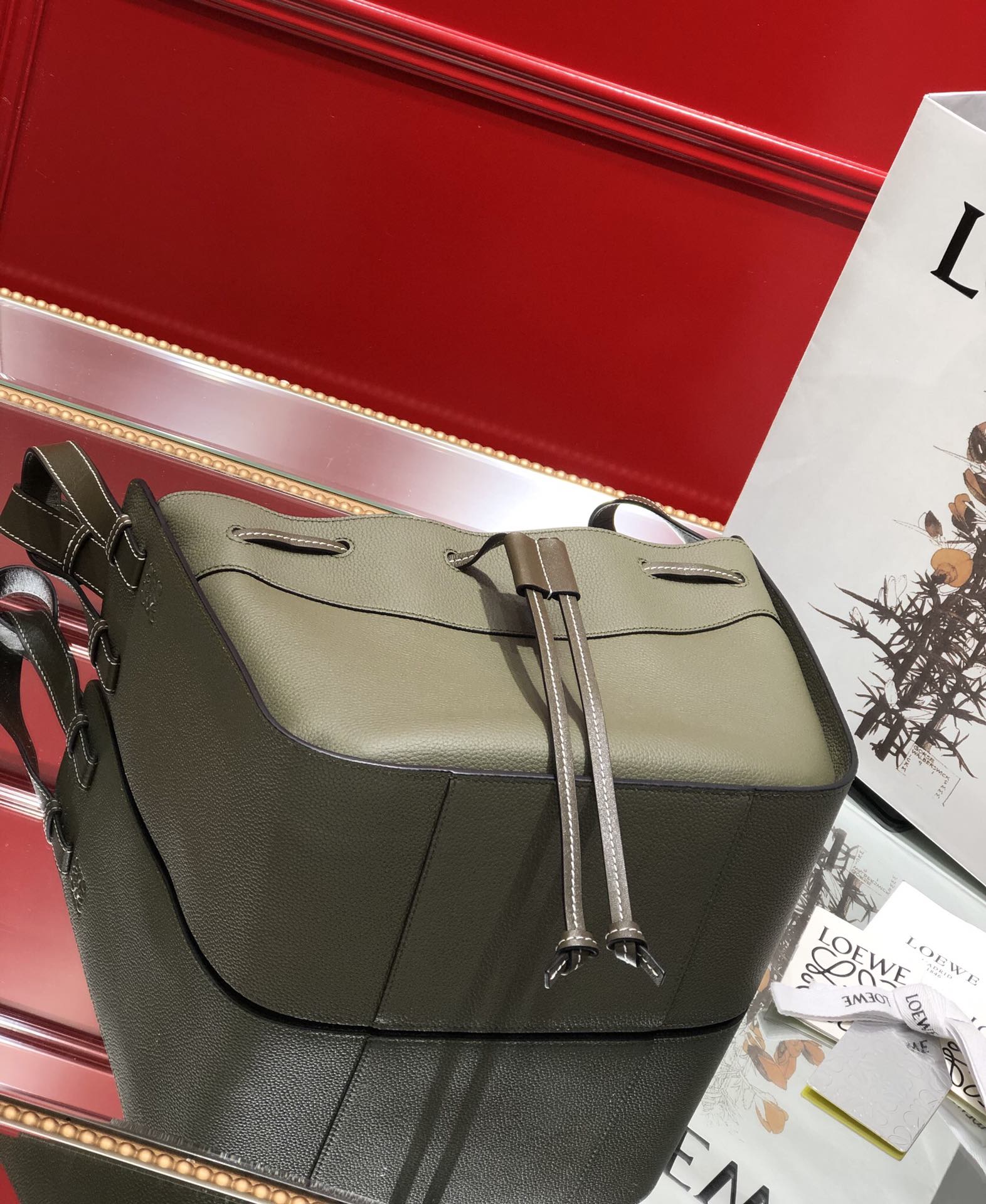 L0ew* small hammock bag cassic calfskin leather avocado green 387.30.s35 26 x 21 x 14 cm