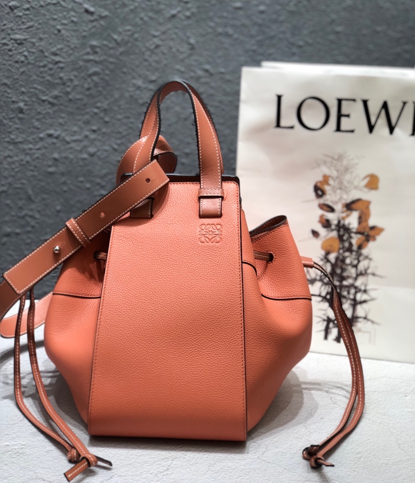 L0ew* small hammock bag cassic calfskin leather orange 387.30.s35 26 x 21 x 14 cm