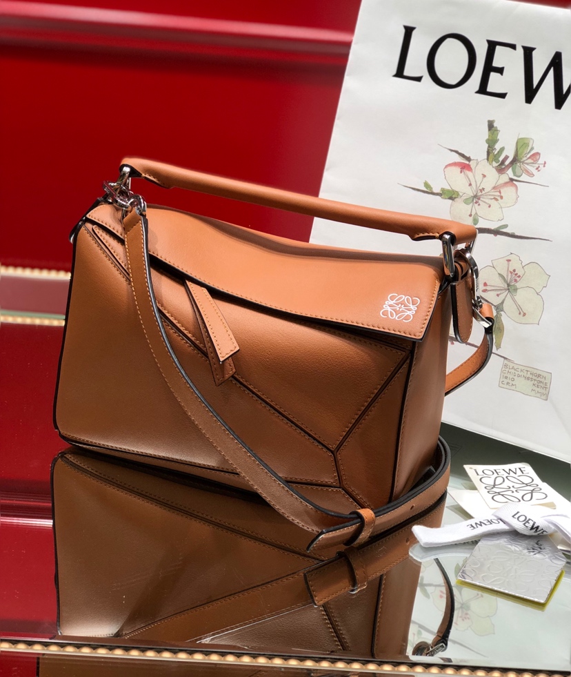 L0ew* small puzzle bag cassic calfskin leather brown 322.30.s21 24 x 14 x 11 cm