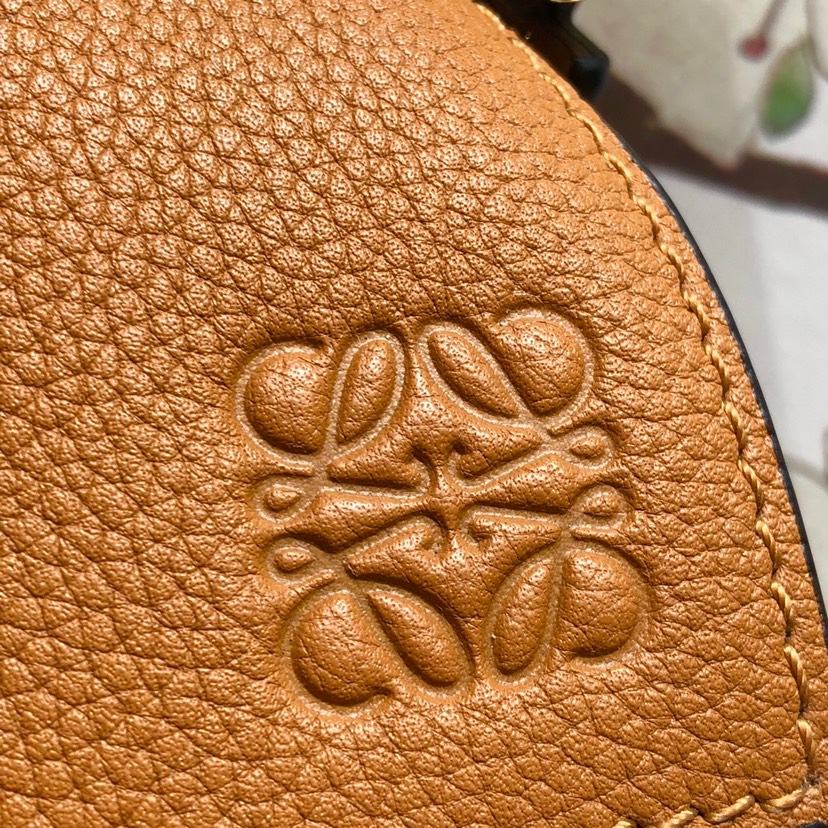 L0ew* small puzzle bag cassic calfskin leather tan 322.30.s21 24 x 14 x 11 cm