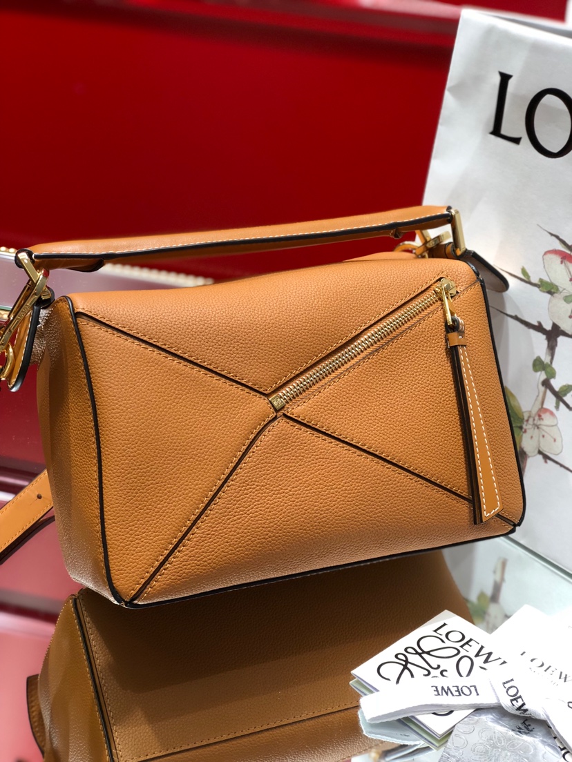 L0ew* small puzzle bag cassic calfskin leather tan 322.30.s21 24 x 14 x 11 cm