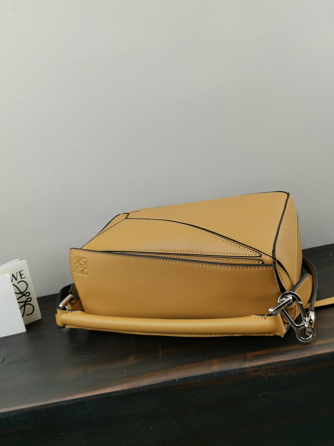 L0ew* small puzzle bag cassic calfskin leather fawn 322.30.s21 24 x 14 x 11 cm