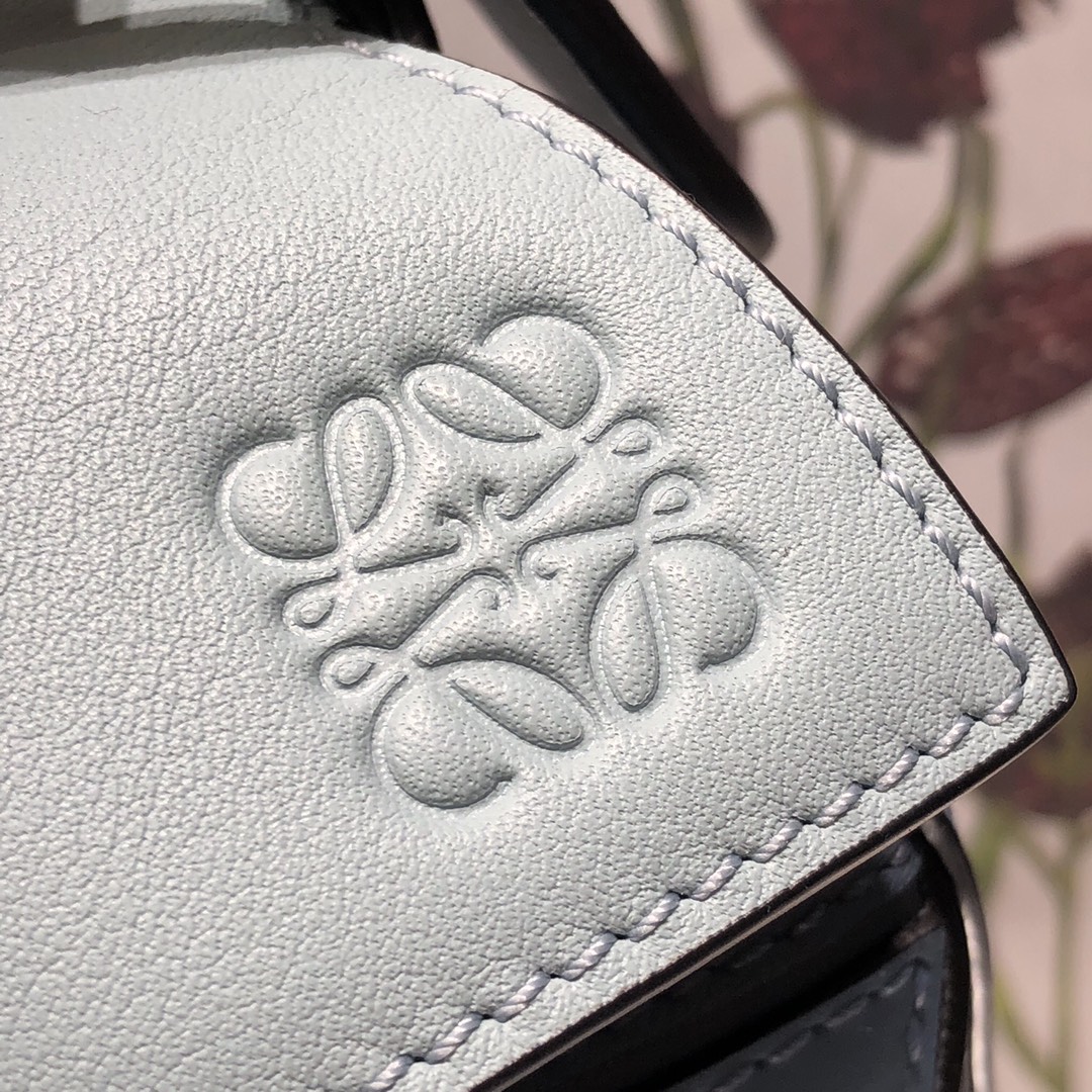 L0ew* small puzzle bag cassic calfskin leather pastel blue/blue a510s21x55 24 x 14 x 11 cm