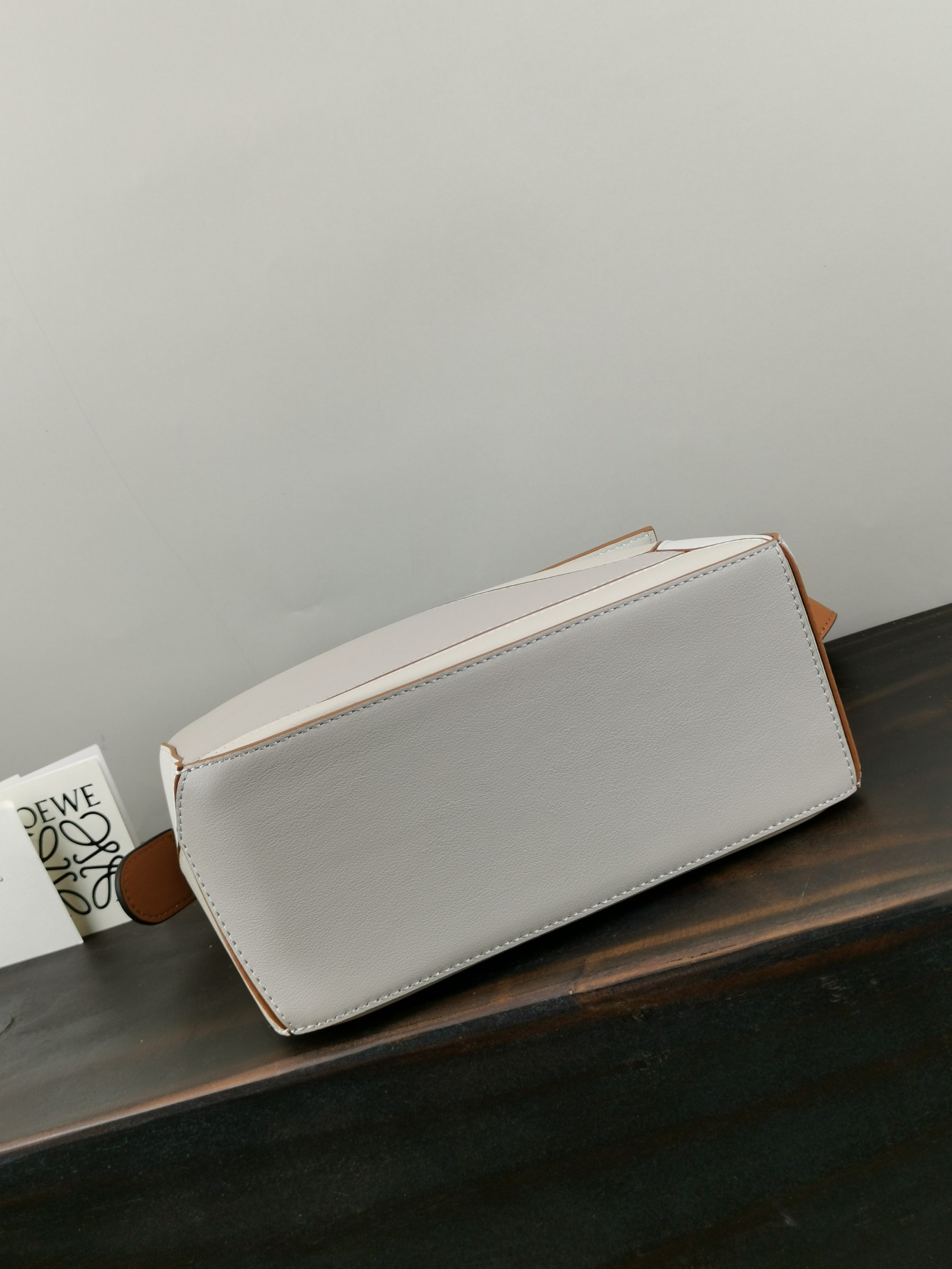 L0ew* small puzzle bag cassic calfskin leather grey/light oat a510s21x55 24 x 14 x 11 cm