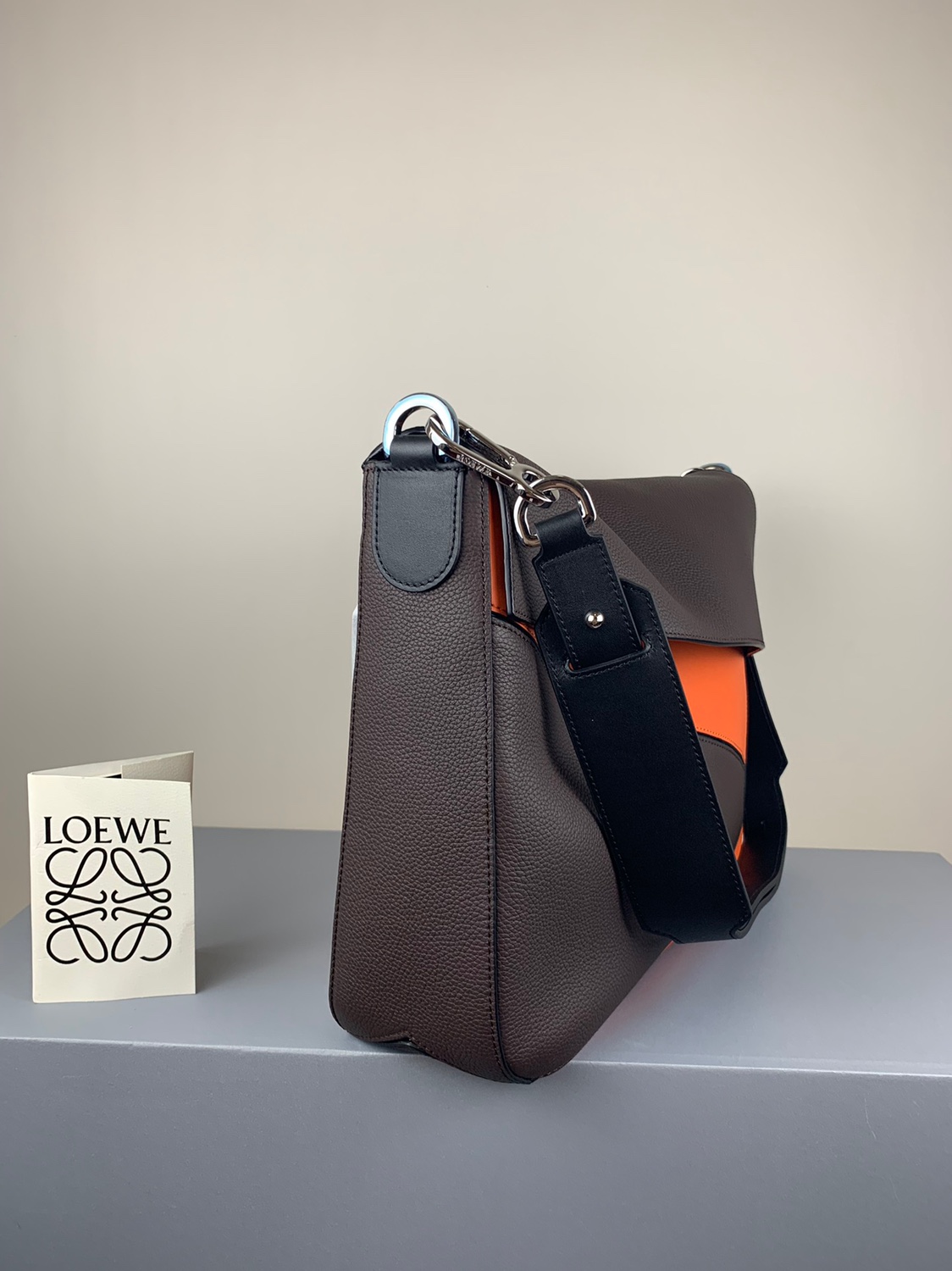 L0ew* puzzle messenger bag classic calfskin dark brown/neon orange 37 x 25 x 9 cm