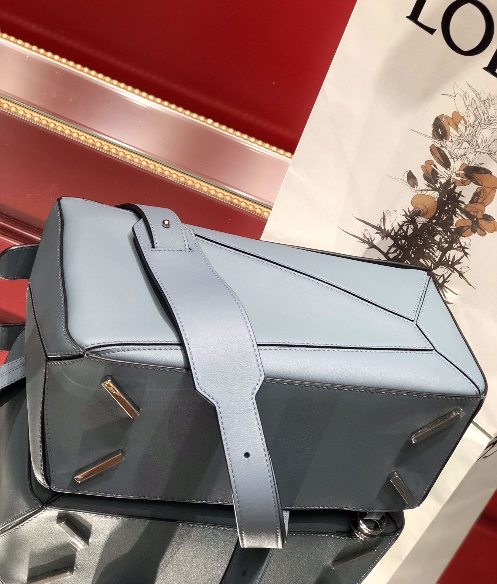 L0ew* medium puzzle bag classic calfskin pastel blue 322.30.s20 29 x 18 x 12 cm