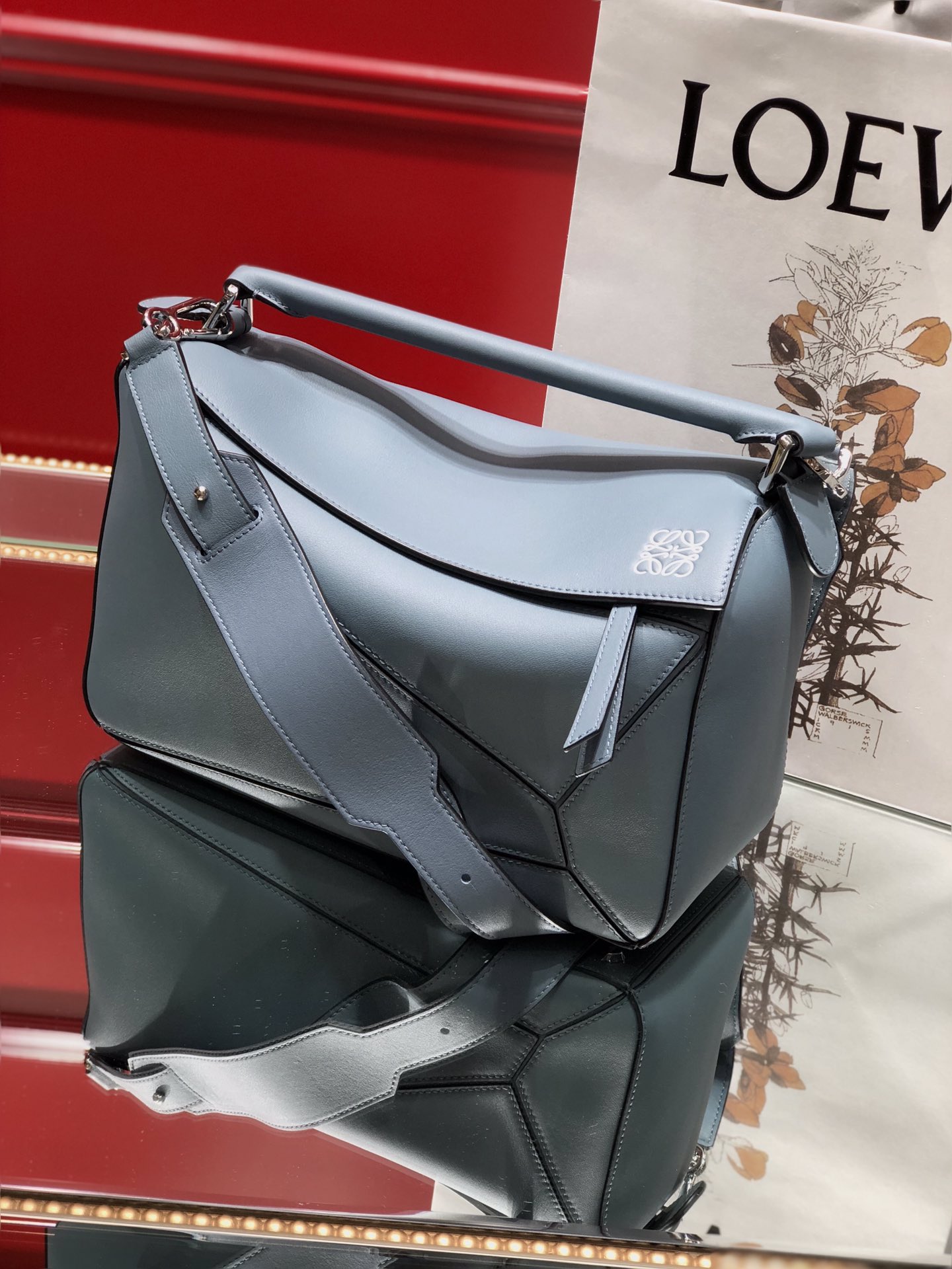 L0ew* medium puzzle bag classic calfskin pastel blue 322.30.s20 29 x 18 x 12 cm