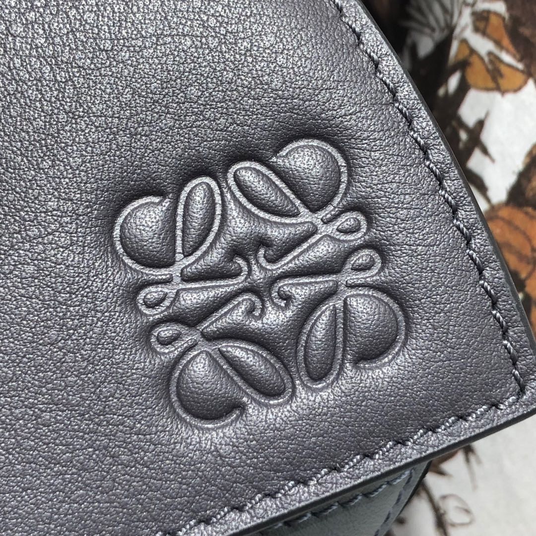 L0ew* medium puzzle bag classic calfskin gold metal white/pastel blue 322.30js20 29 x 18 x 12 cm