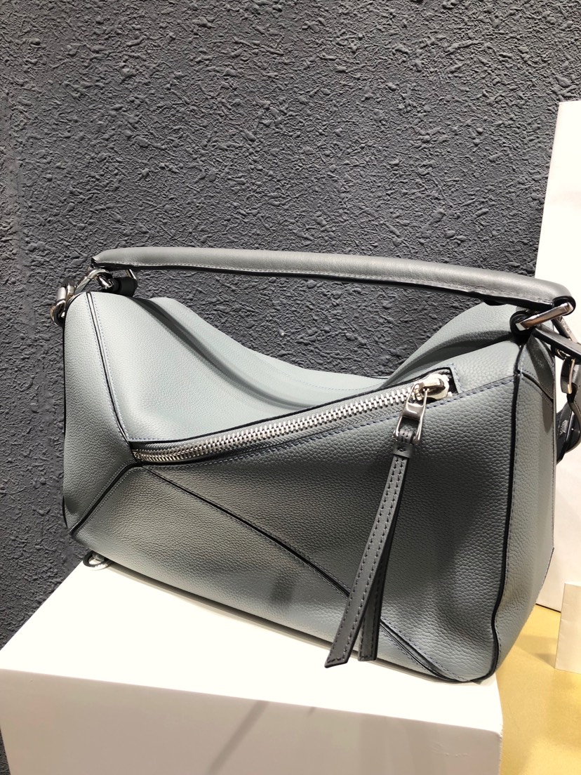 L0ew* large puzzle edge bag grained calfskin grey b510140x01 35 × 17 × 24 cm