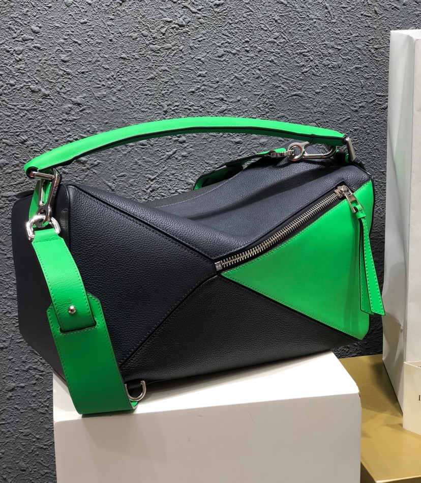 L0ew* large puzzle edge bag grained calfskin ocean/neon green b510140x01 35 × 17 × 24 cm