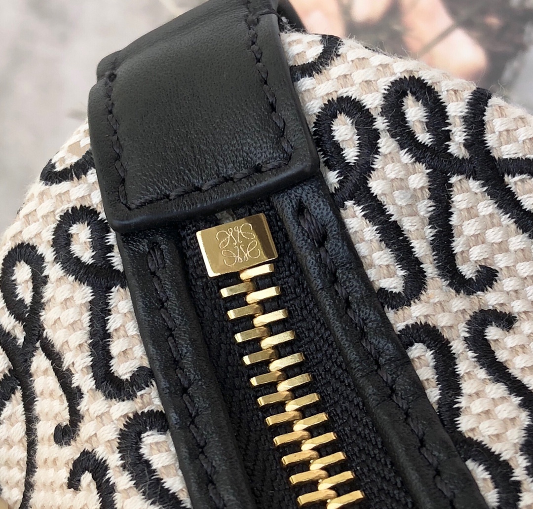 L0ew* small cubi bag anagram jacquard and calfskin ecru/black a906k75x04 21 x 12 x 17 cm