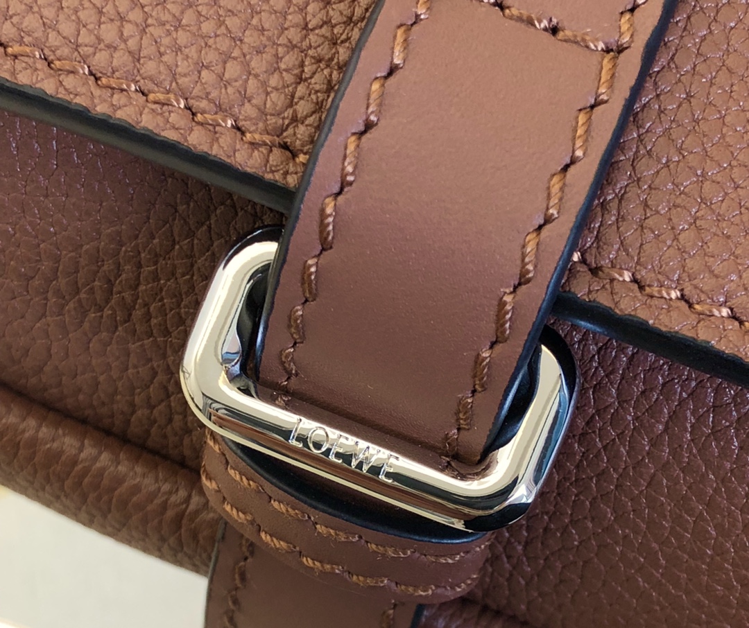 L0ew* military messenger bag soft grained calfskin tan b553a14x03 33 x 10 x 25 cm