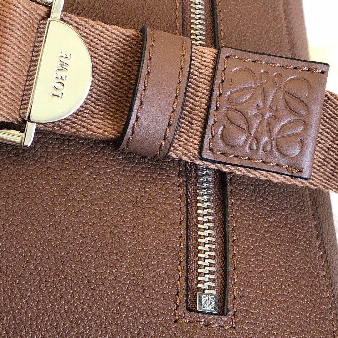 L0ew* military messenger bag soft grained calfskin tan b553a14x03 33 x 10 x 25 cm