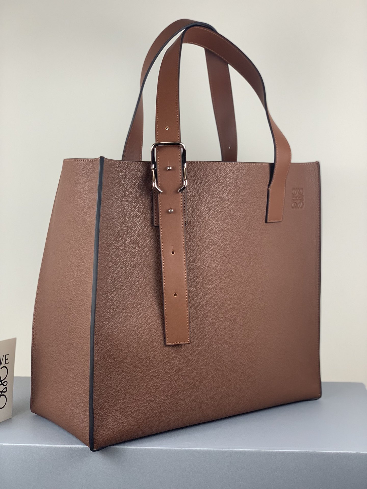 L0ew* buckle tote bag soft grained calfskin tan 335.28.z62 36 x 33 x 17 cm