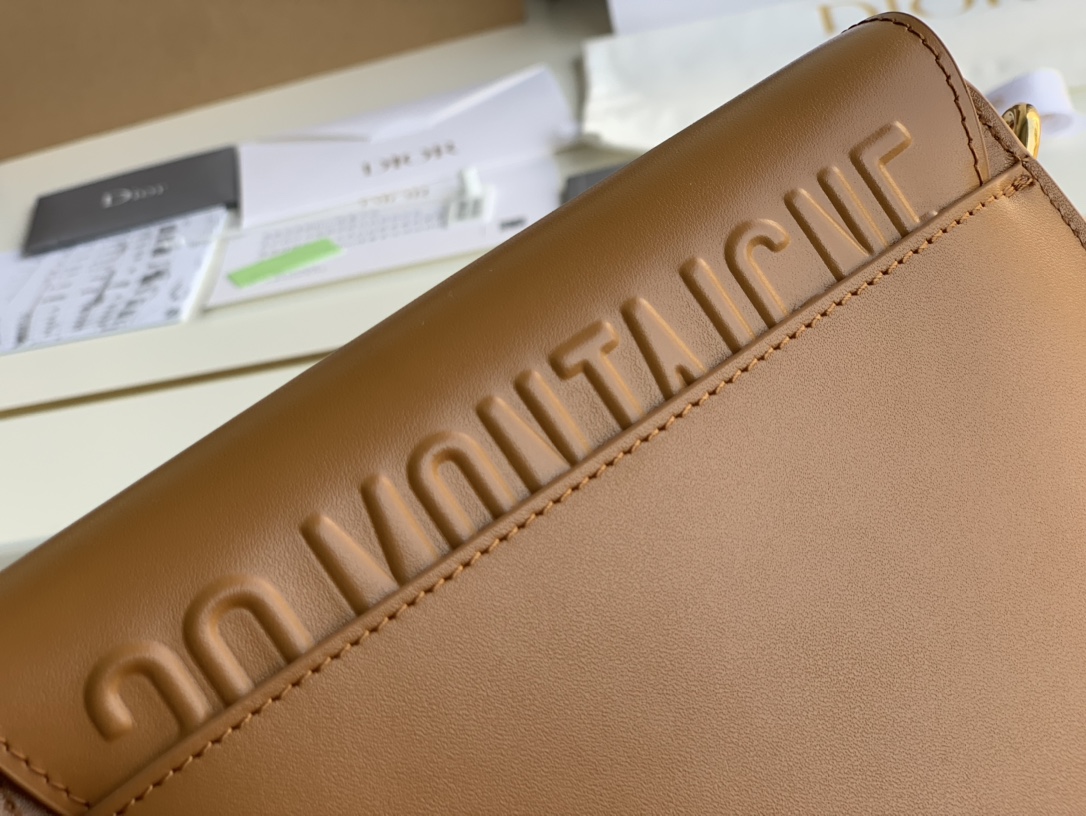 D10r small bobby bag box calfskin tan m9317 18 x 14 x 5 cm