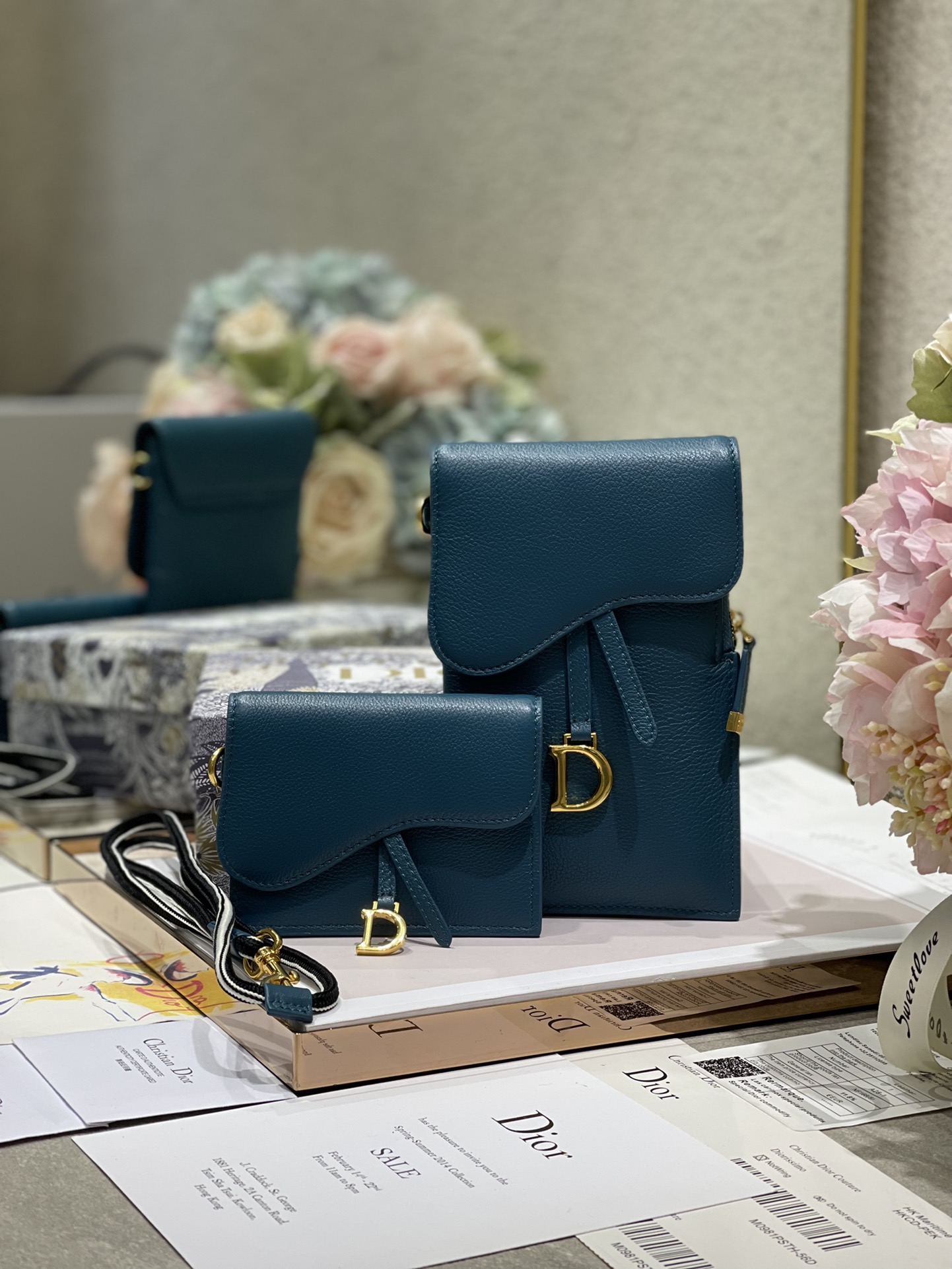 D10r saddle multifunction pouch leather teal 18.5 x 12 x 7.5 cm